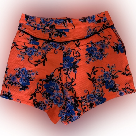 Minkpink high waisted shorts - Picture 2 of 3